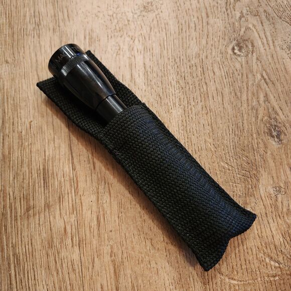 Mini Maglite Black Flashlight Batteries Working California USA Made With Case - Picture 1 of 5